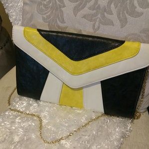 Gorgeous Gianni Bini clutch bag!